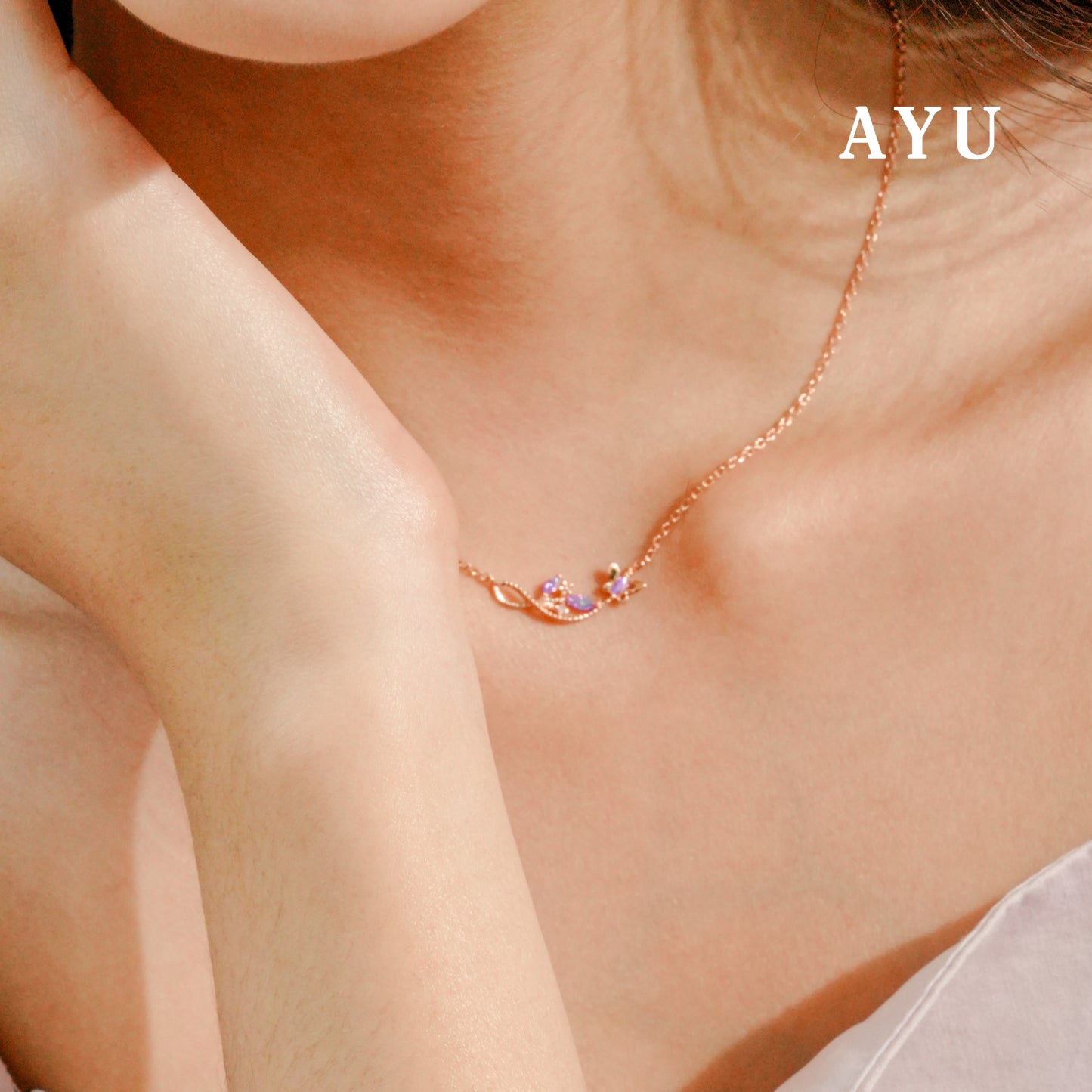 AYU Kalung Emas - Magical Butterfly On Angel Vine Chain Necklace 17k Rose Gold