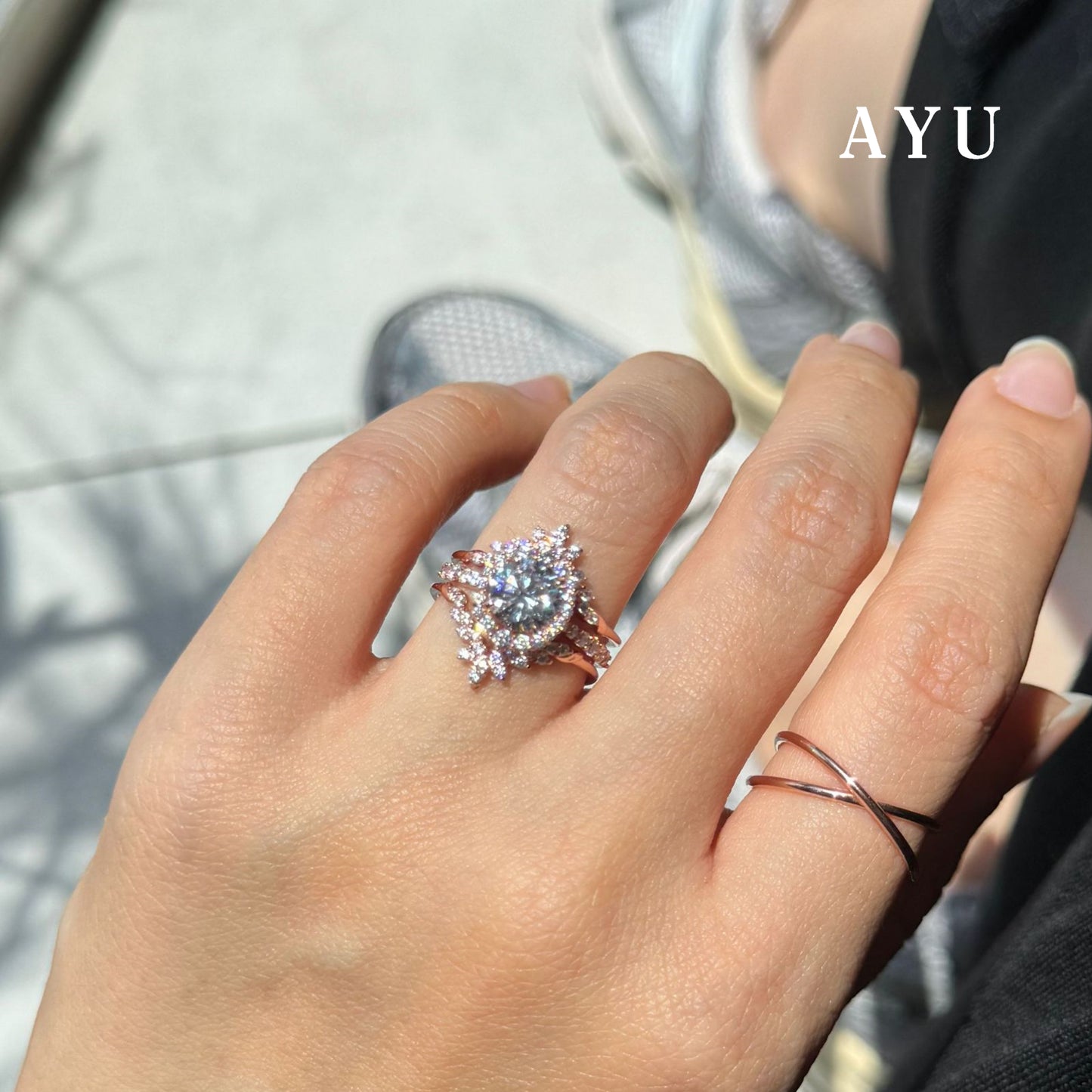 AYU Cincin Emas - Pave Angel Vine Chevron Stack 17K Rose Gold