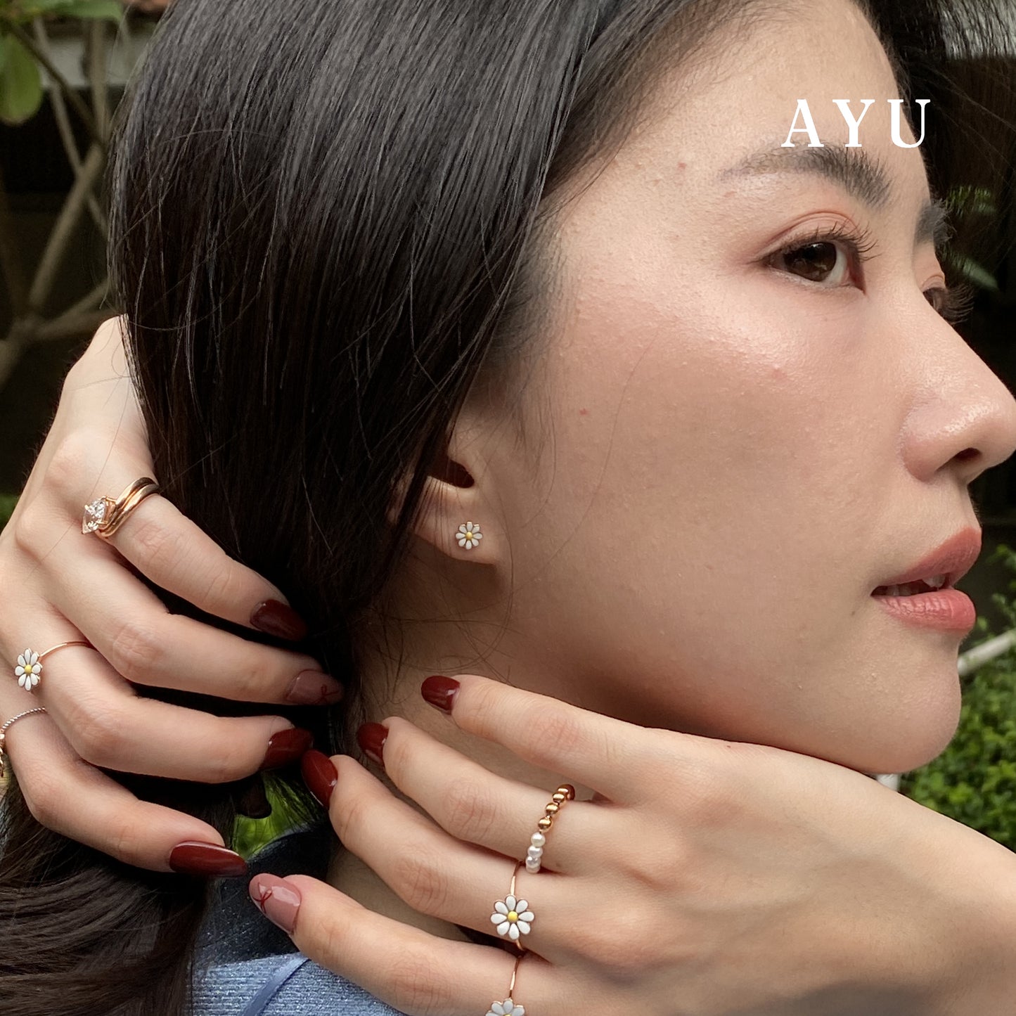 AYU Anting Emas - Small Daisy Darling Studs 17k White Gold