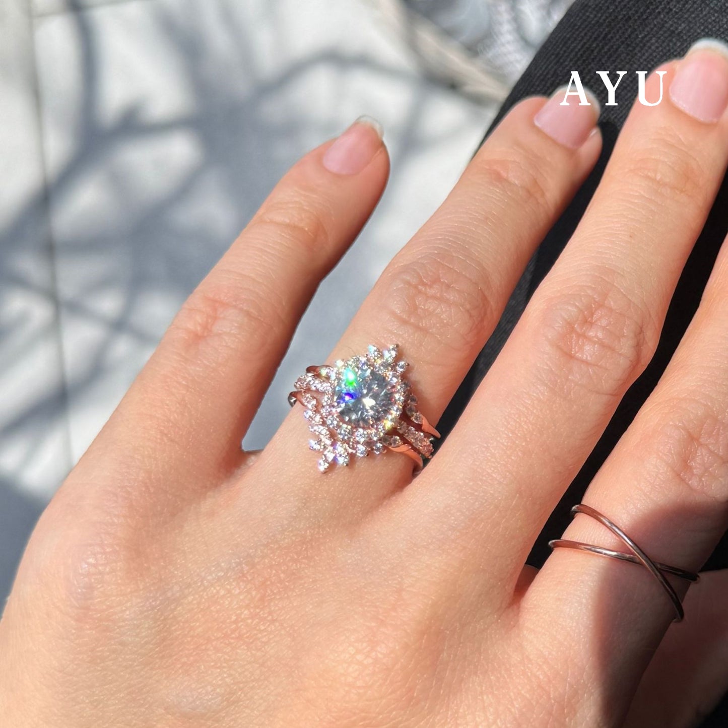 AYU Cincin Emas - Pave Angel Vine Chevron Stack 17K Rose Gold