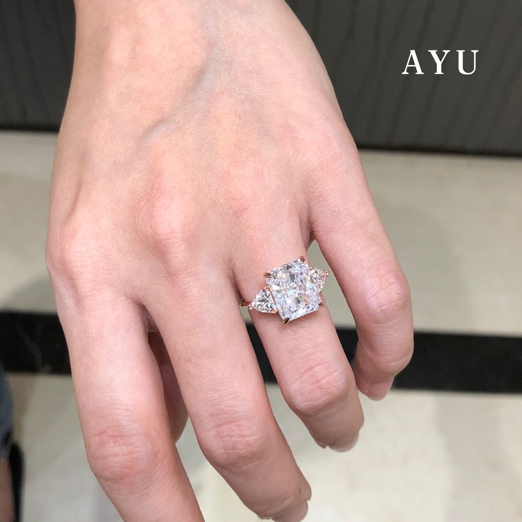 AYU Glam Emerald Trilogy Solitaire Ring 17k Rose Gold