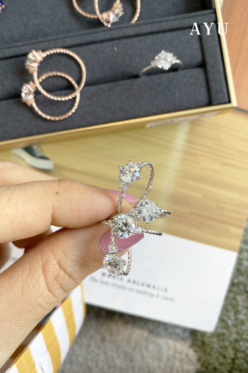AYU Cincin Emas - 3 Stones Twist Ring 17K White Gold