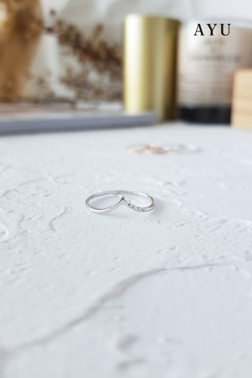 AYU Cincin Emas - Asymmetrical Chevron Ring 17K White Gold