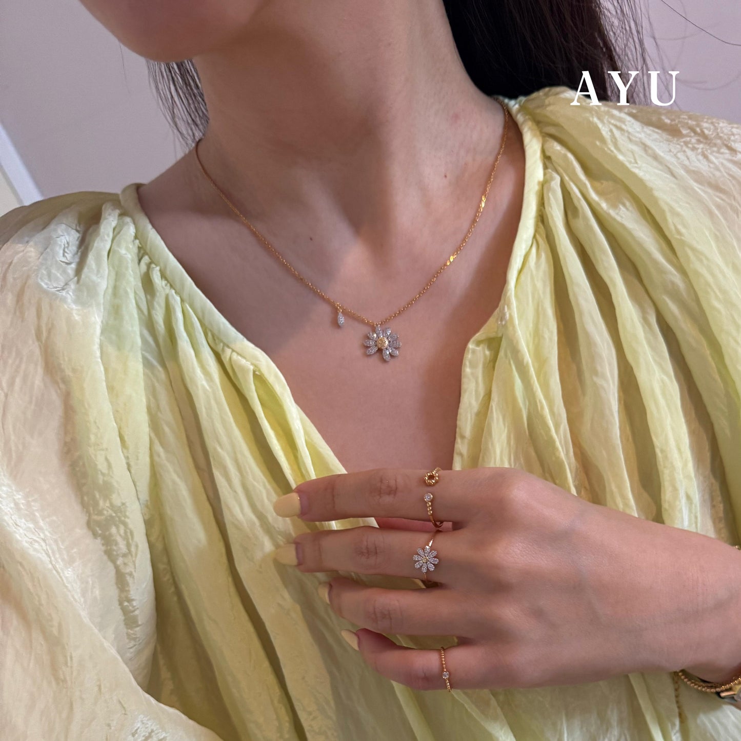 AYU Kalung Emas - G Daisy Chain Necklace 16k Yellow Gold
