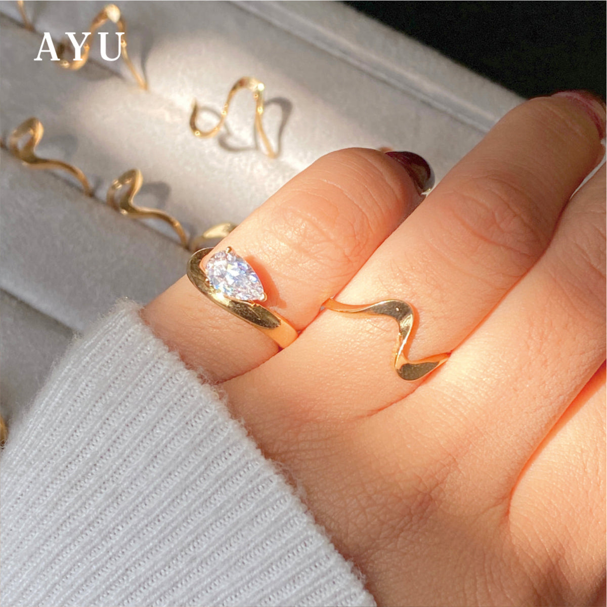 AYU Cincin Emas - Swaying Slow Wave Ring 17k White Gold