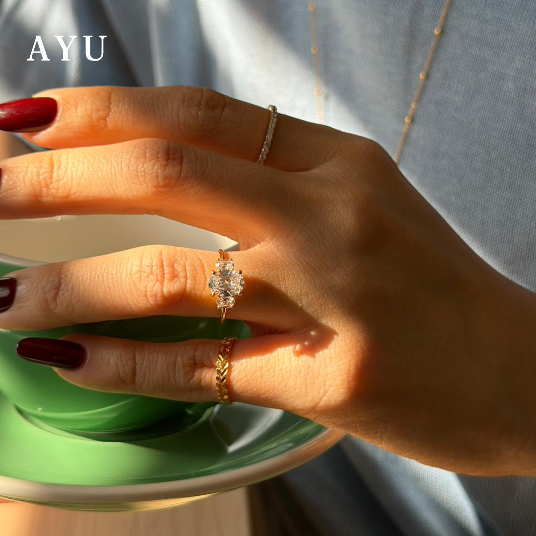 AYU Cincin Emas - The Legacy Mini Oval Trilogy Solitaire 16k Yellow Gold
