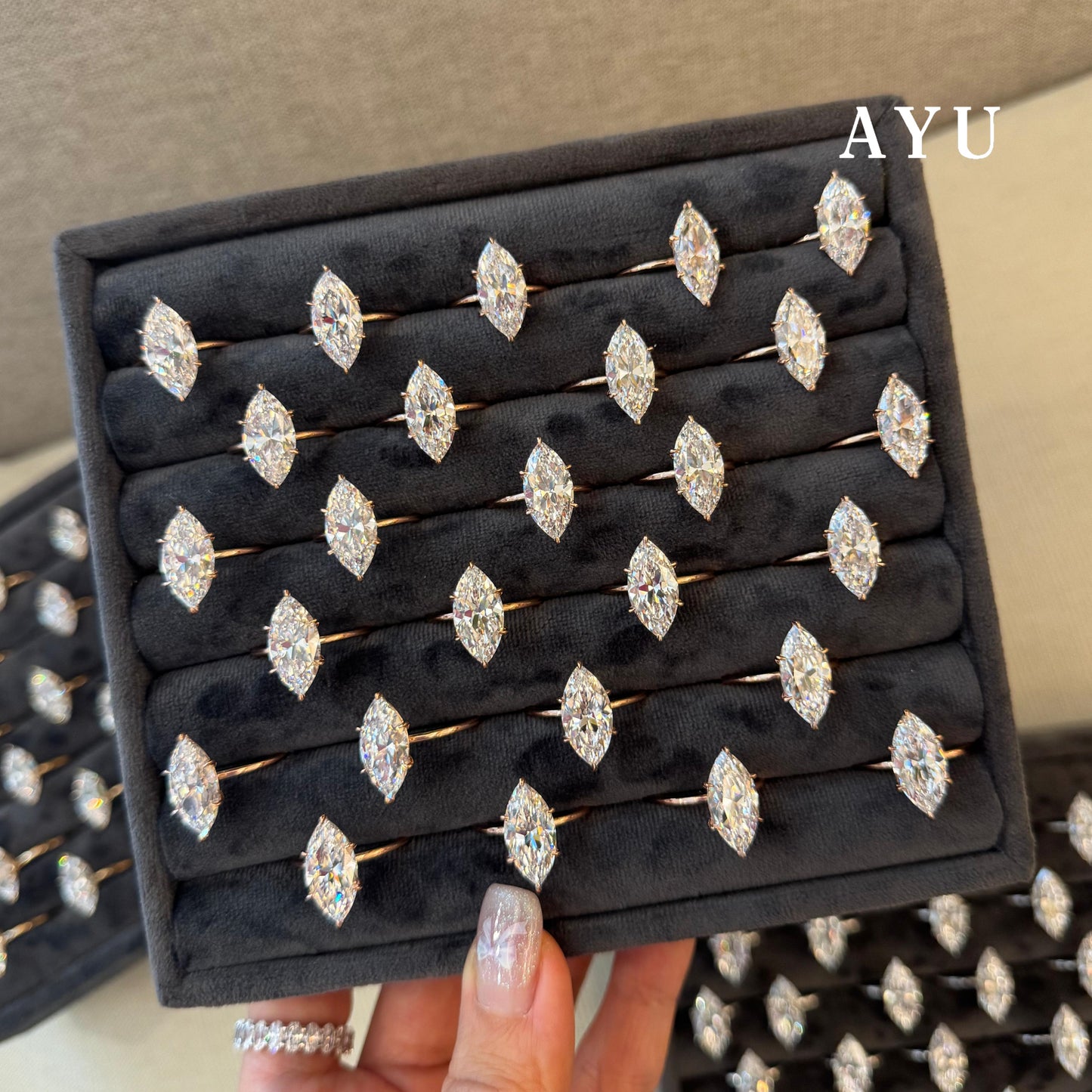 AYU Cincin Emas - The Ayu Setting In Glam Sella Cut 16k Yellow Gold