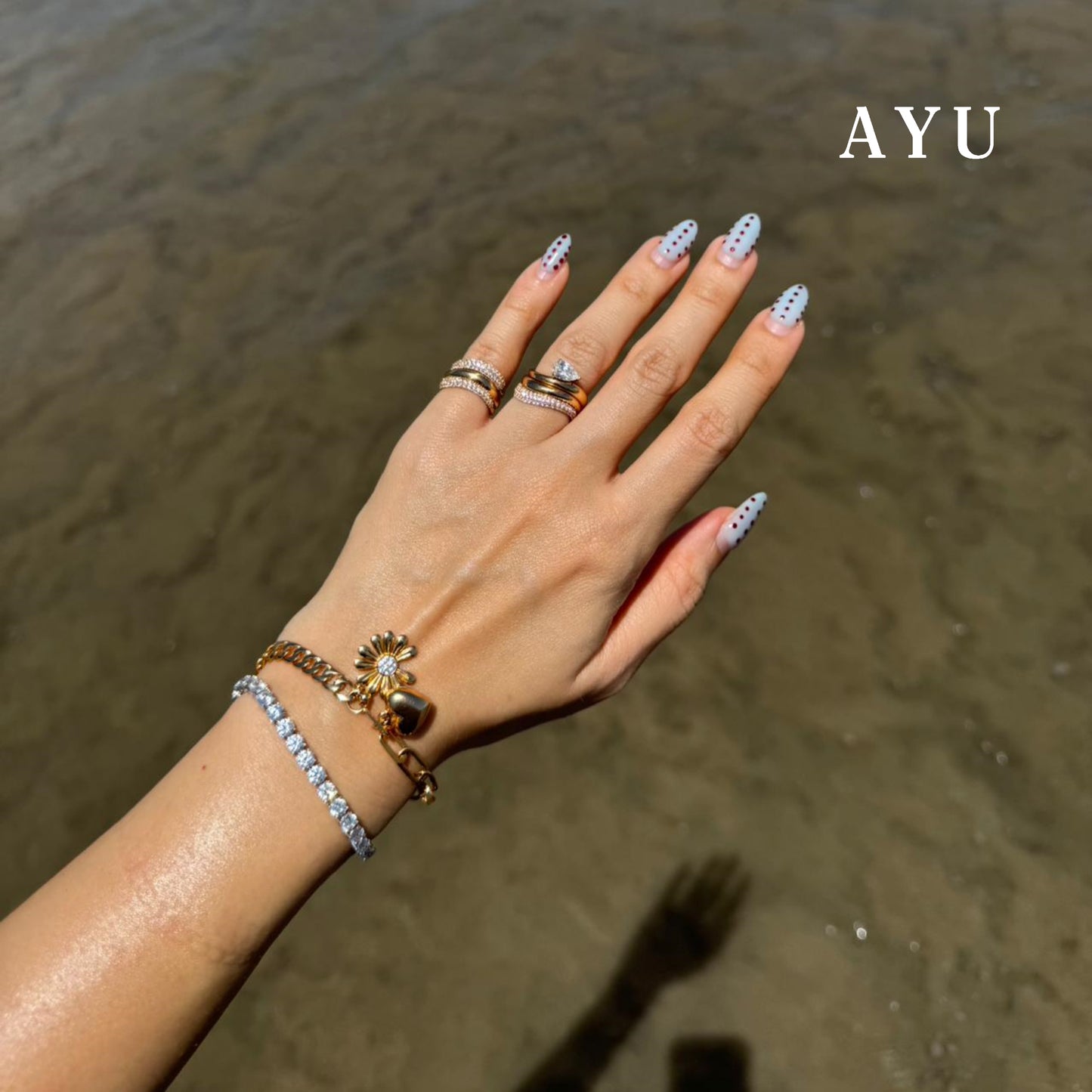 AYU Gelang Emas - In Love With Gold Daisy Bracelet 16k Yellow Gold