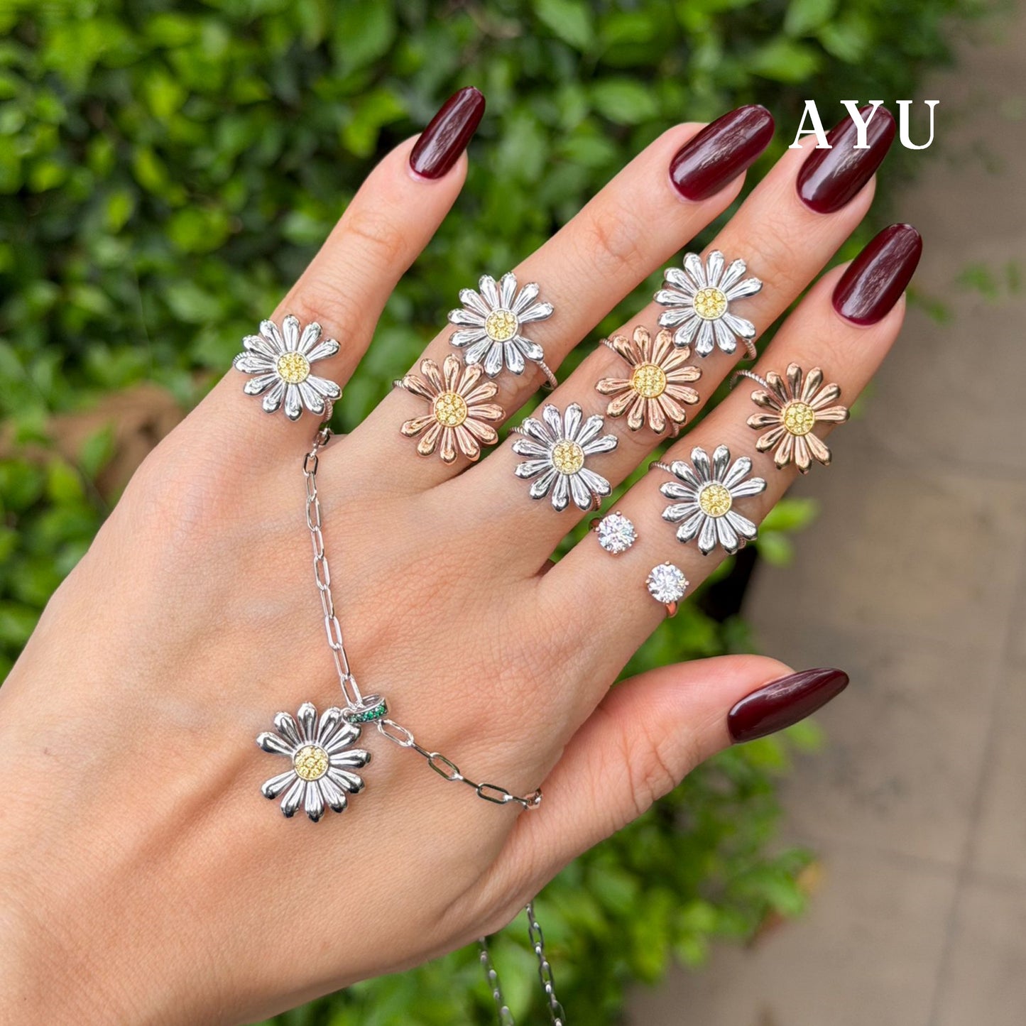AYU Cincin Emas - Golden G Daisy Twist Ring 17k White Gold