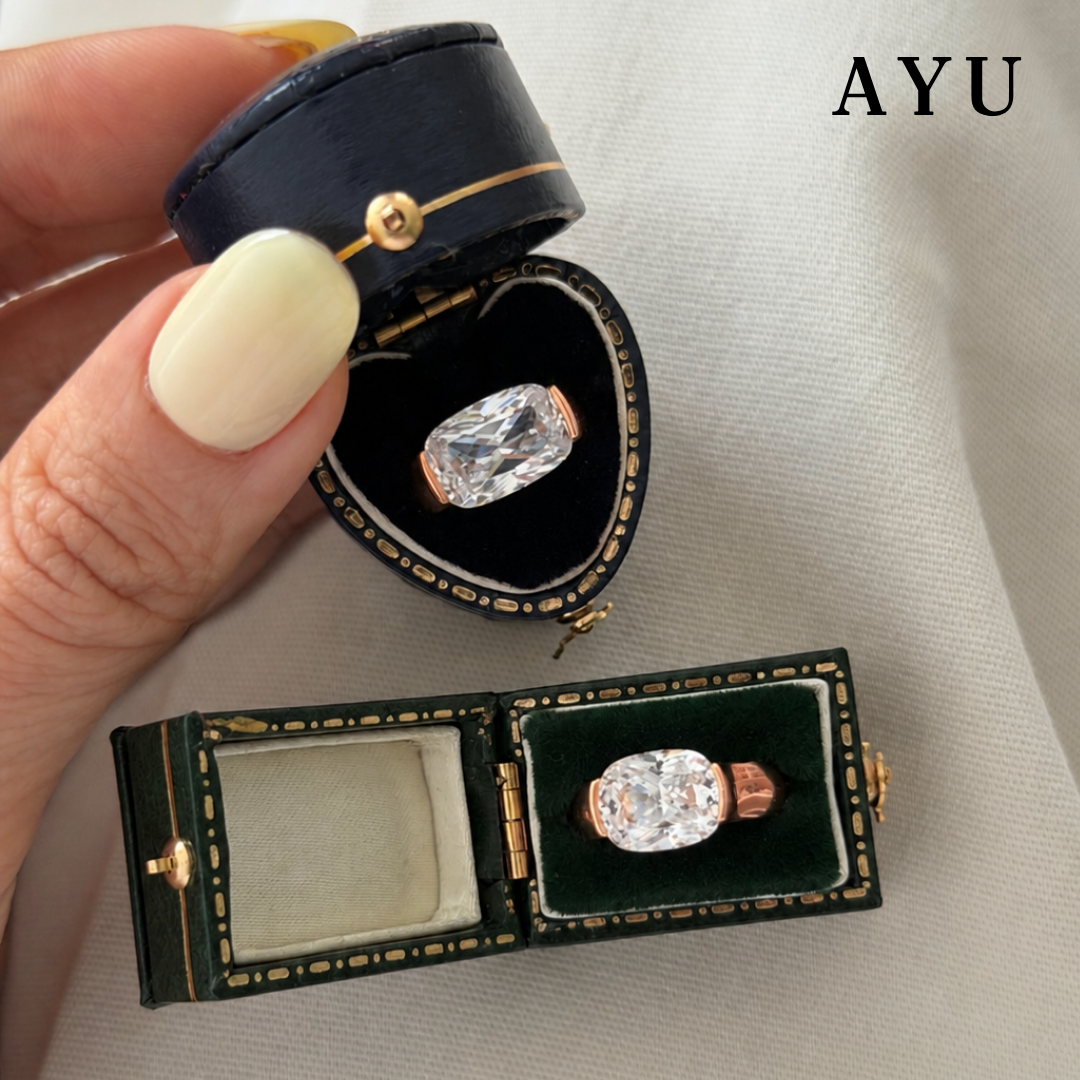 AYU Cincin Emas - Glam Eastwest Cushion Solitaire 17k Rose Gold