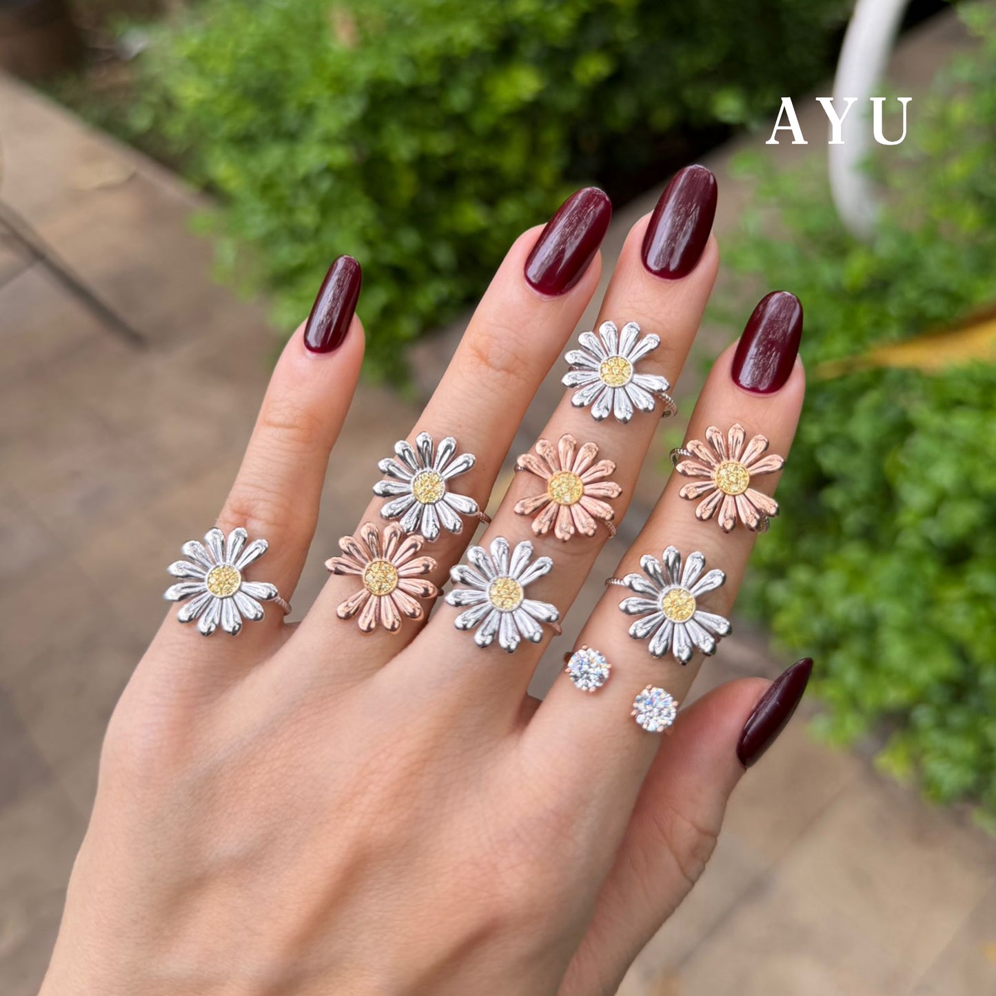 AYU Cincin Emas - Golden G Daisy Twist Ring 17k White Gold