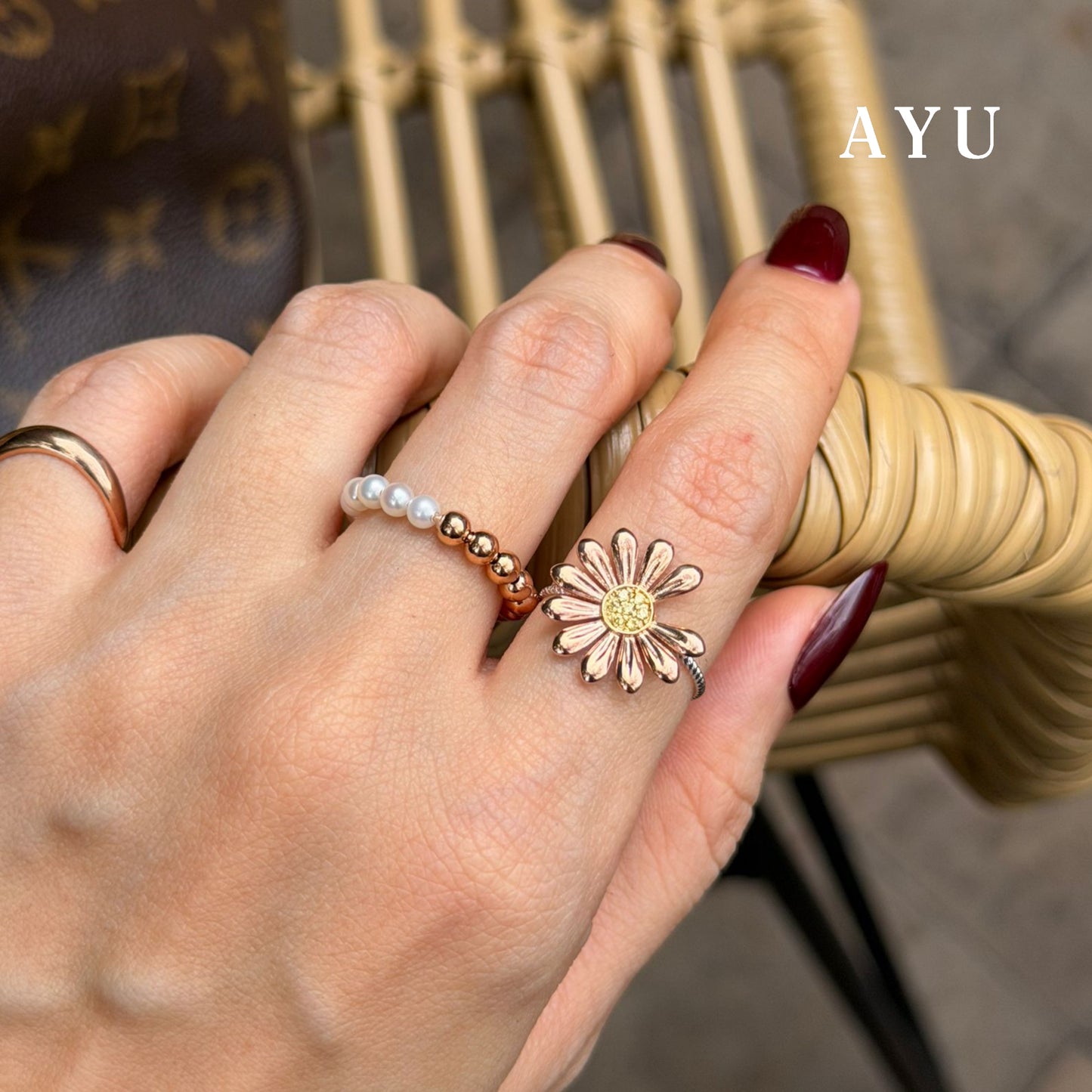 AYU Cincin Emas - Golden G Daisy Twist Ring 17k White Gold