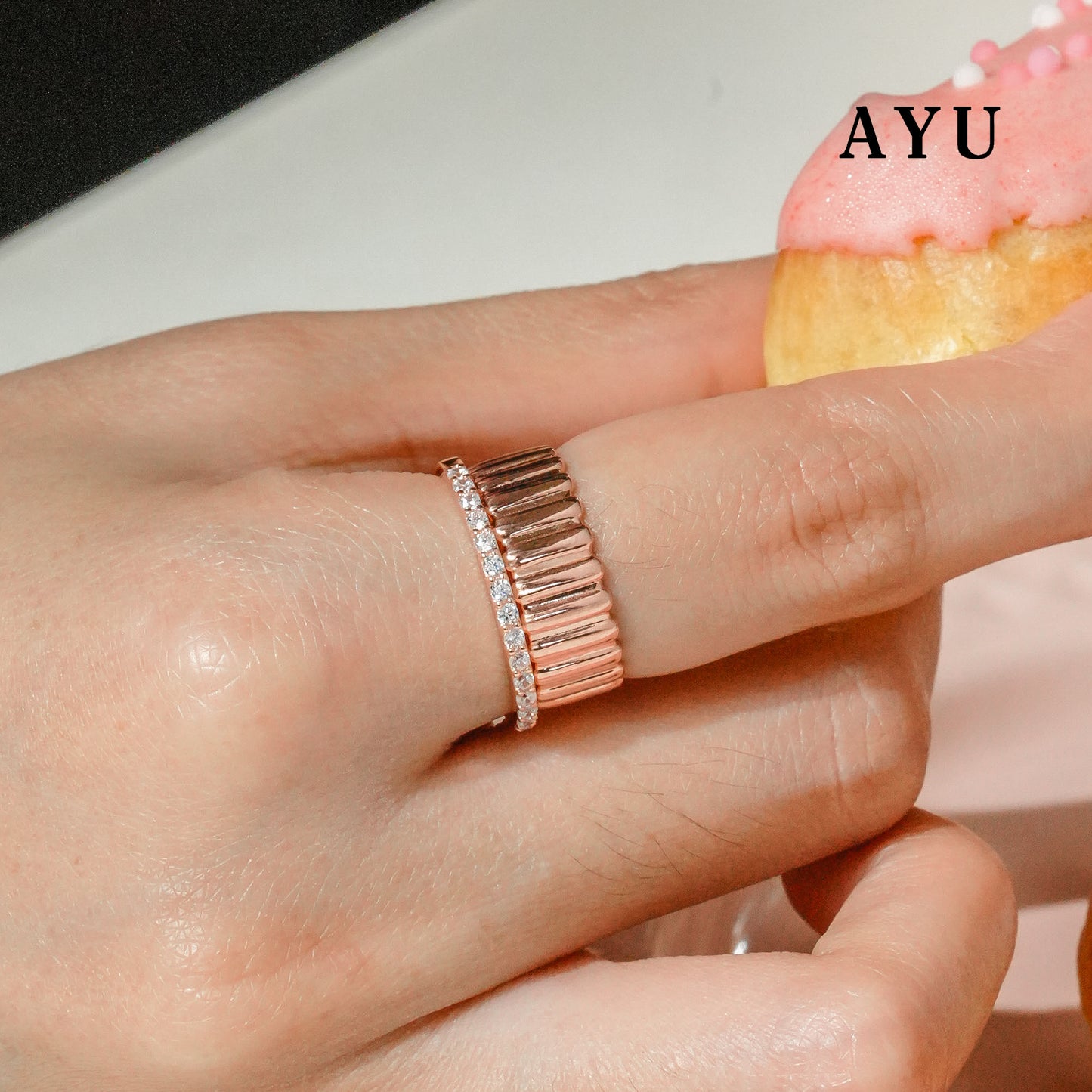 AYU Cincin Emas - Wide Gold Eclaire Stack 17K Rose Gold