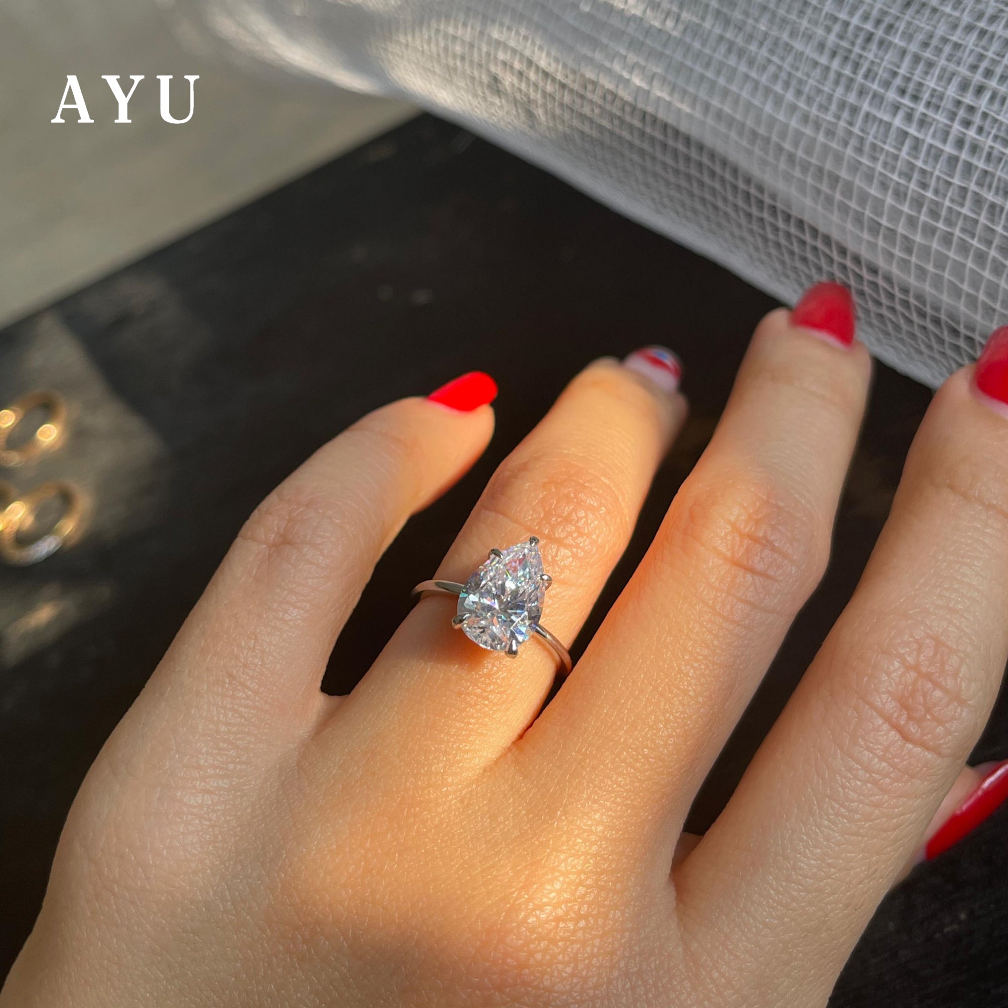 AYU Cincin Emas - The AYU Setting In Glam Teardrop Cut 17k White Gold
