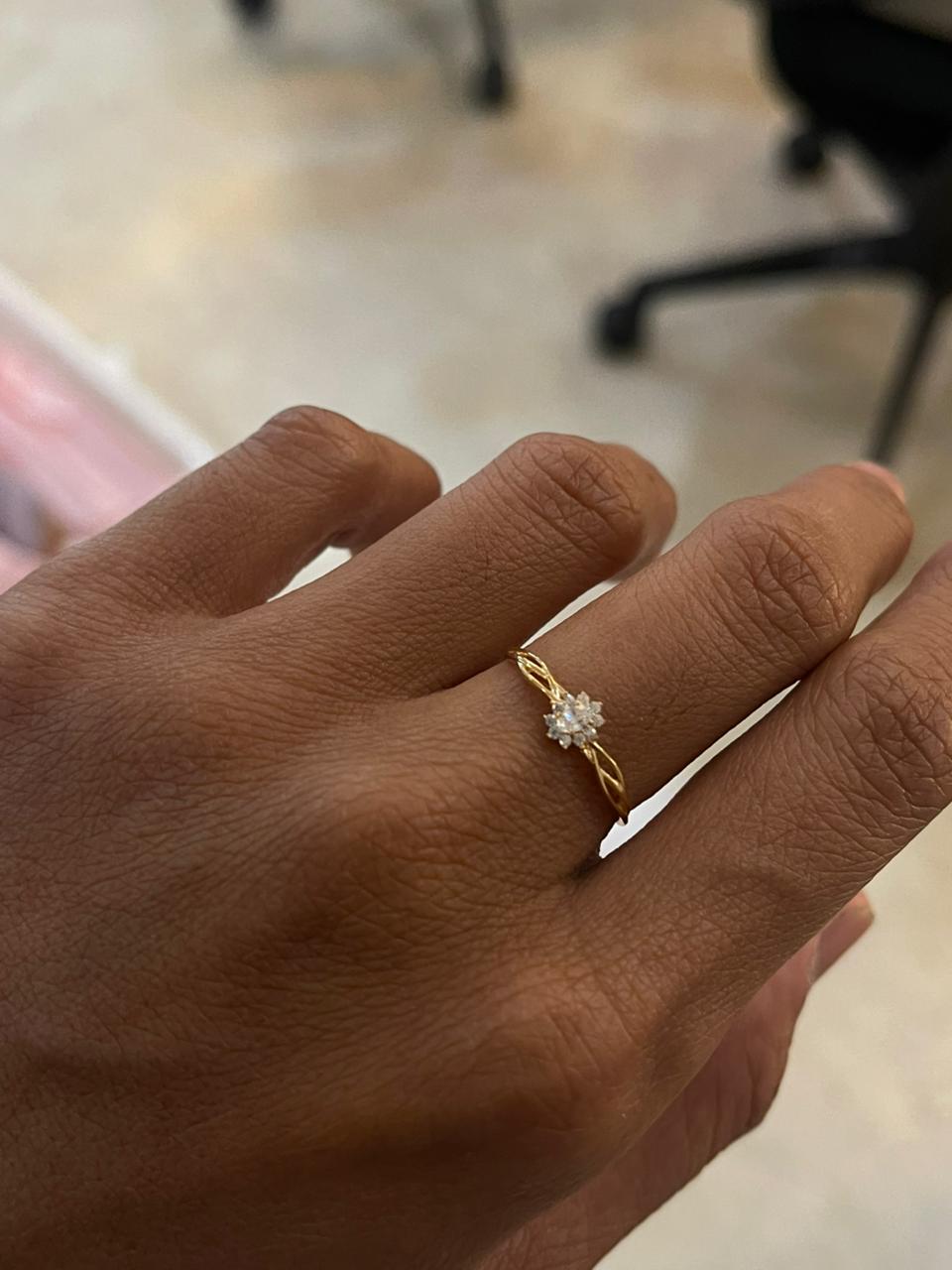 AYU OVAL HALO INTERTWINE RING 8K YELLOW GOLD