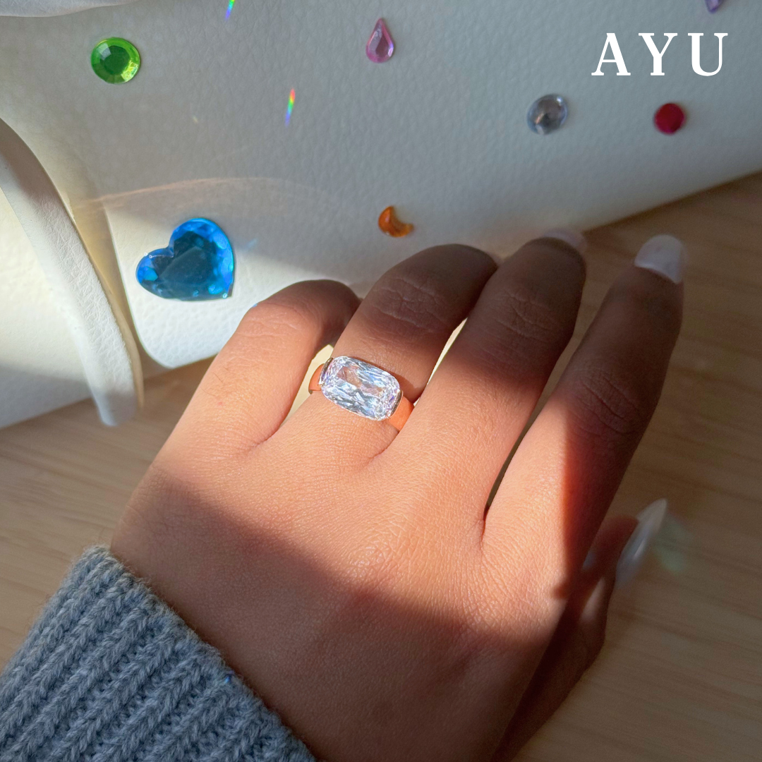 AYU Cincin Emas - Glam Eastwest Cushion Solitaire 17k Rose Gold