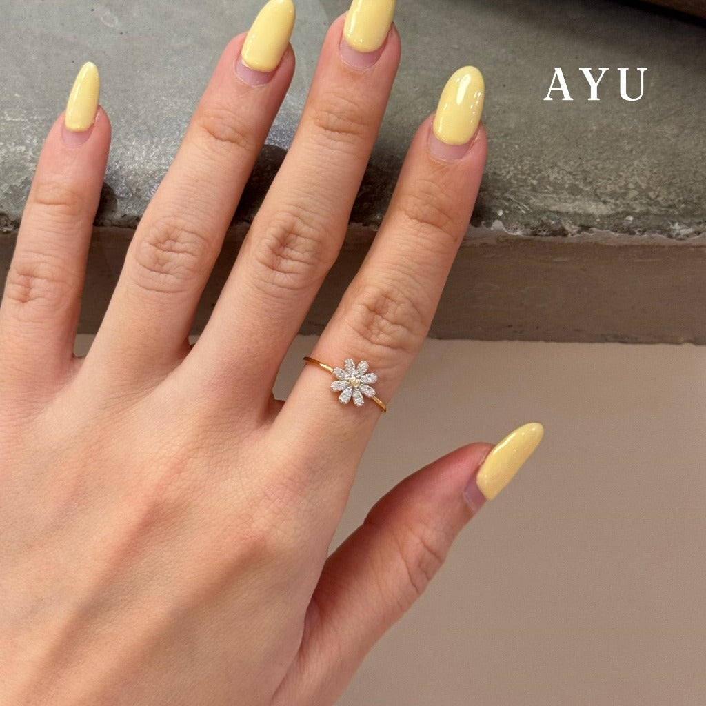 AYU Cincin Emas - Small G Daisy Ring 17k White Gold