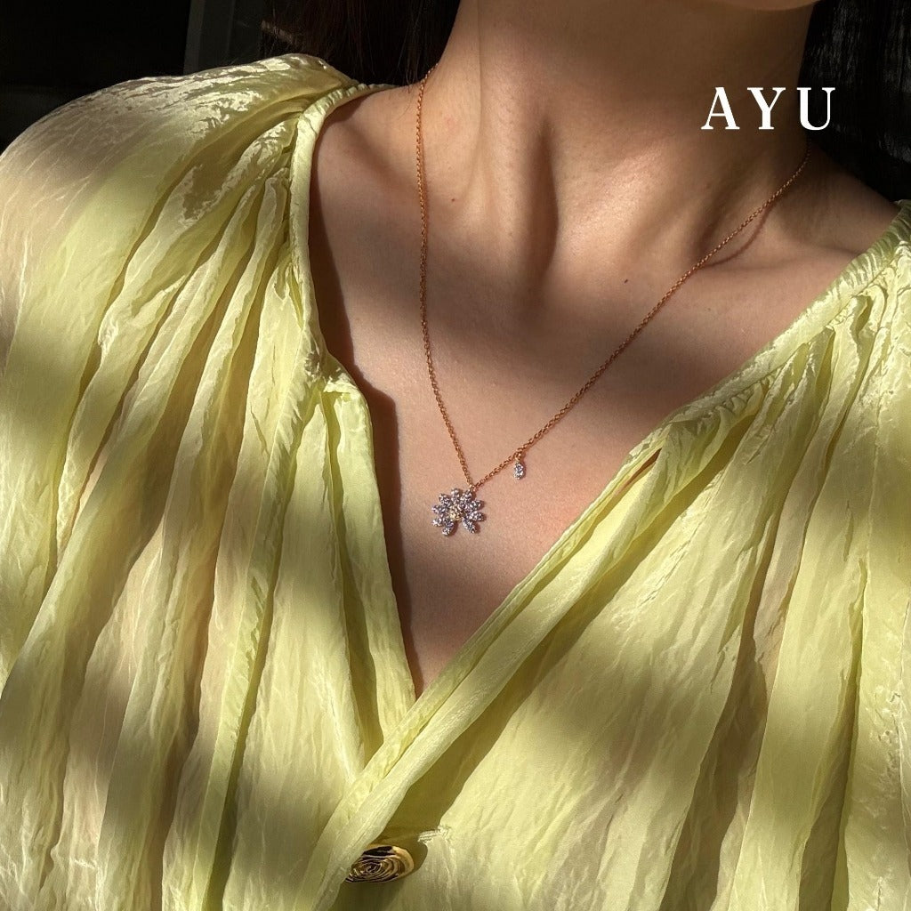 AYU Kalung Emas - G Daisy Chain Necklace 17k White Gold
