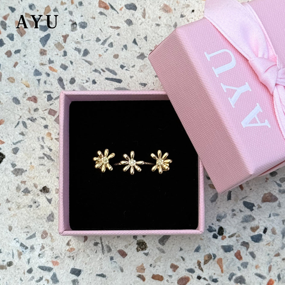 AYU Cincin Emas - Small Golden G Daisy Twist Ring 17k White Gold
